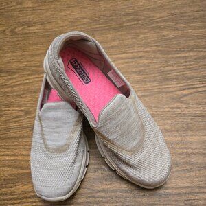 SKECHERS GOGA Mat Women's Textile Upper Lightweight Sneakers - Taupe - Size 7.5M